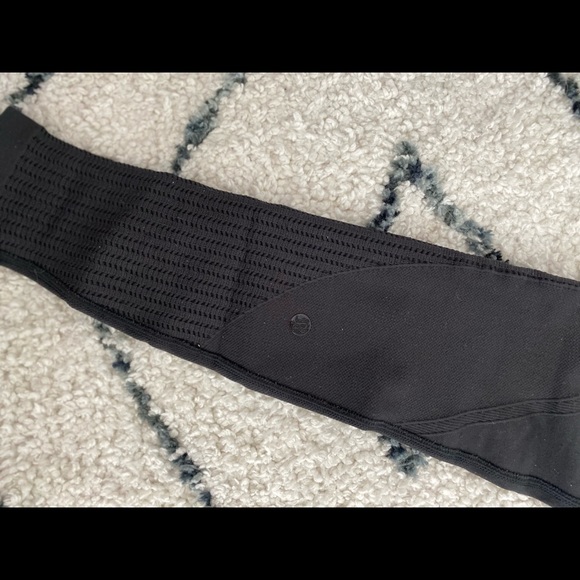 2 pairs of Seamless Lululemon leggings - Picture 3 of 4